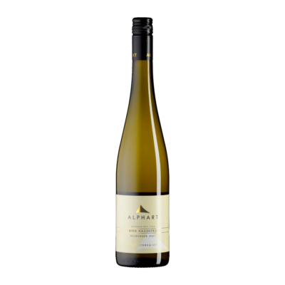 Neuburger Ried Hausberg 2024 - Alphart fles op witte achtergrond zonder schaduw