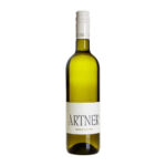 Artner Grüner Veltliner fles op witte achtergrond
