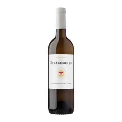 Scaramanga White 2023 - Nabygelegen fles op witte achtergrond zonder schaduw